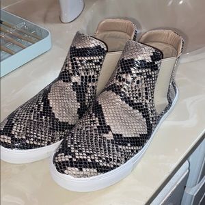 NEVER WORN/NEW Snakeskin Slides